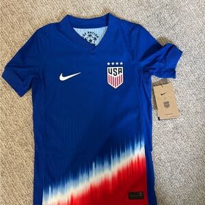 NWT. Nike Kids USA Soccer Jersey size XS - Blue and Red